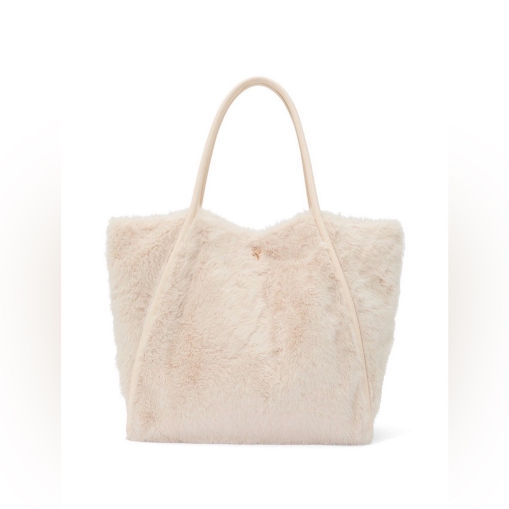 **NEW**NWT VICTORIA’S SECRET FAUX FUR TOTE - SOLD OUT ONLINE 2025
